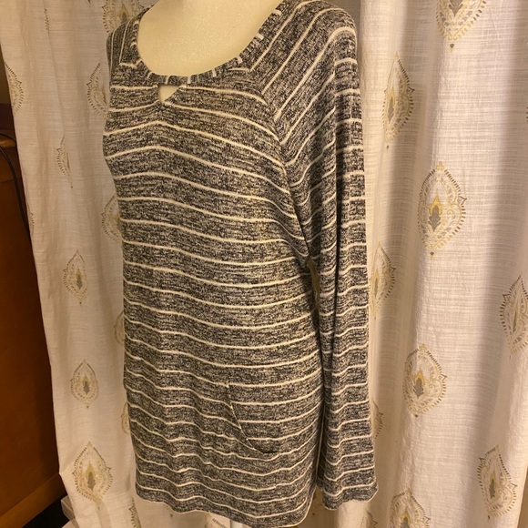 🎃3 for$15🎃Ruby Rd. Heathered Gray Striped Keyhole Top w/ Pocket Sz XL - Picture 2 of 4